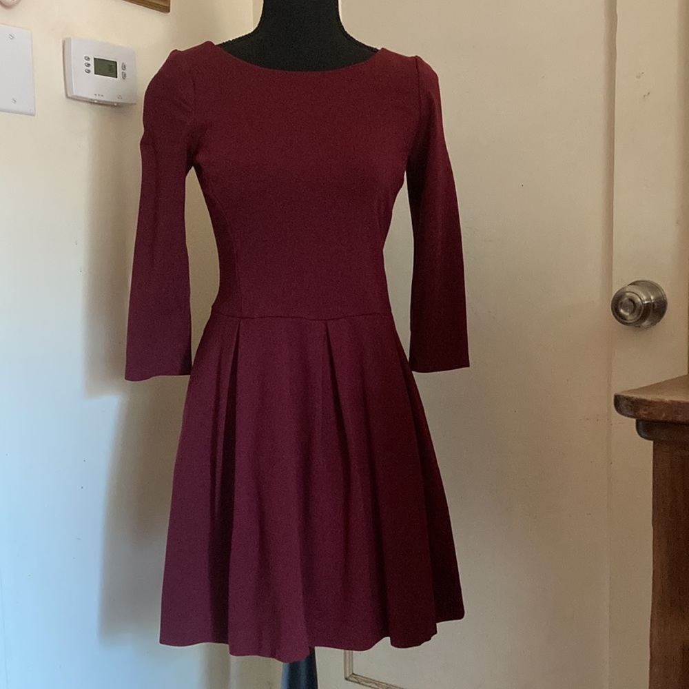 Size 2 Banana Republic wine / burgundy knee length long sleeve dress